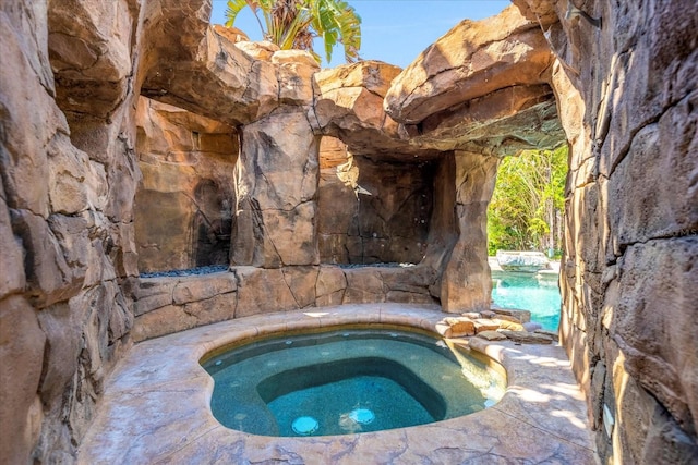 view of pool featuring an in ground hot tub