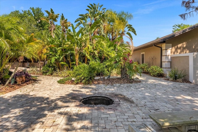 view of patio featuring a fire pit