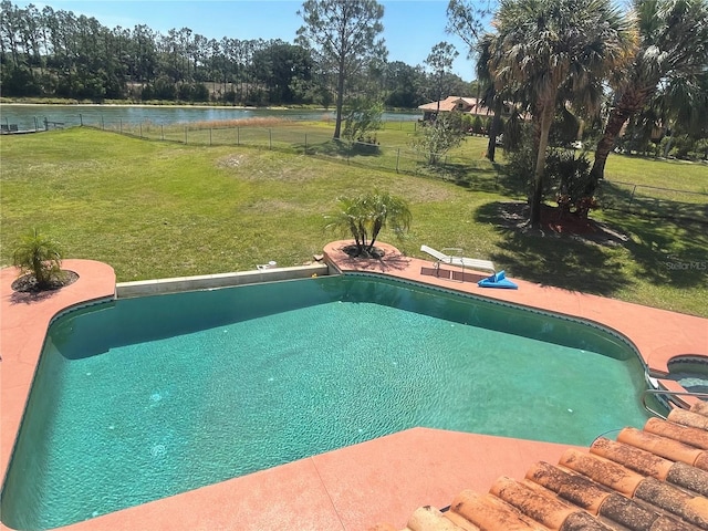 view of swimming pool with a lawn