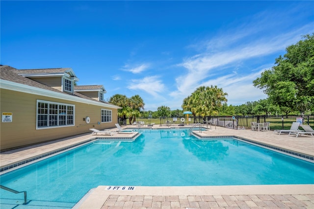 view of swimming pool