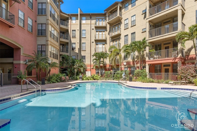 view of swimming pool