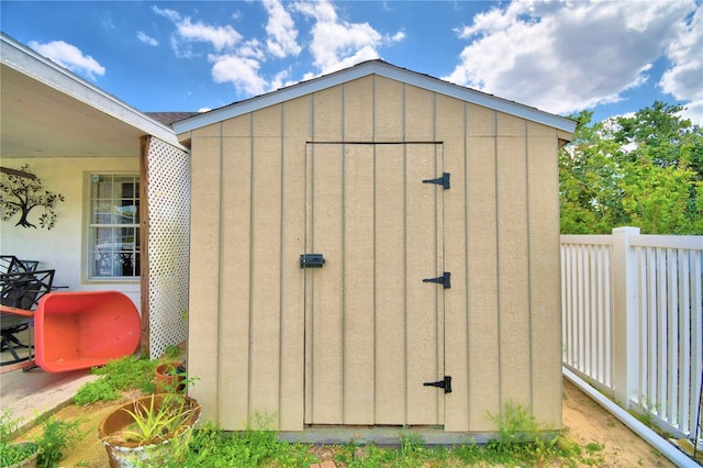 view of outbuilding