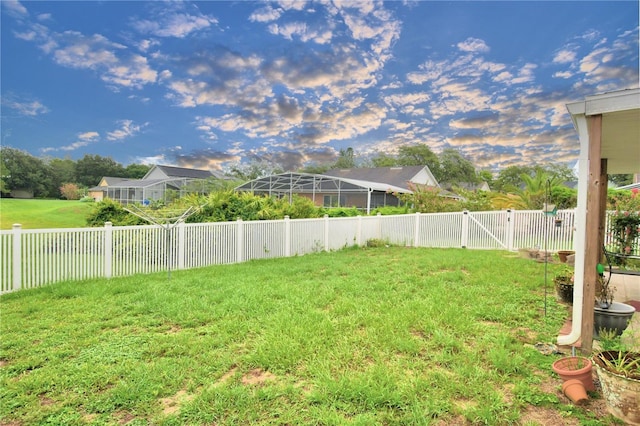 view of yard at dusk