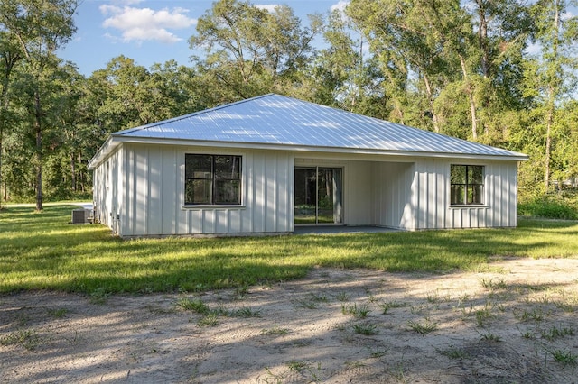 view of front of home featuring a front yard and central air condition unit