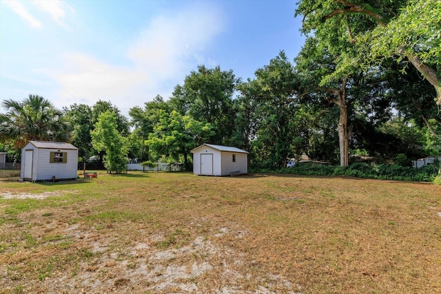 view of yard featuring a storage shed