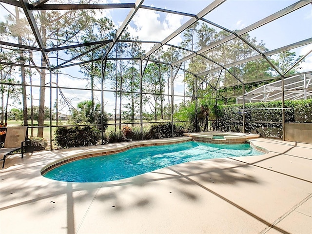 view of pool featuring a patio area, a lanai, and an in ground hot tub