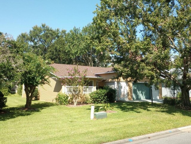 view of front of house with a front lawn