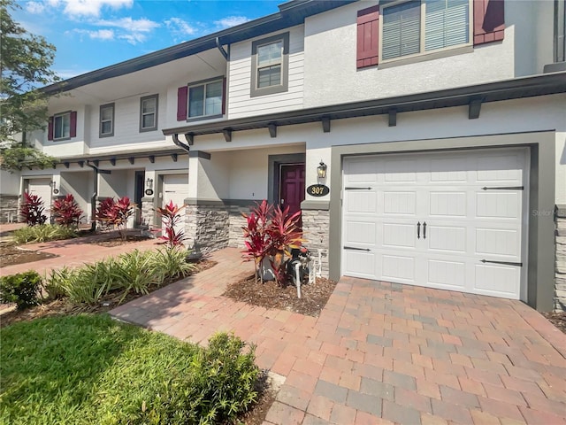 townhome / multi-family property featuring a garage