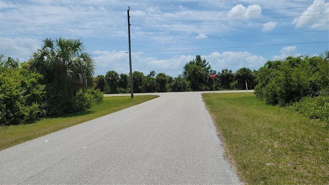 Listing photo 3 for 13516 High Springs Ave, Port Charlotte FL 33981