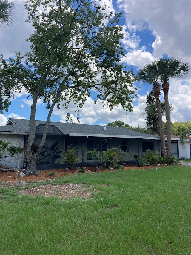 view of front of house featuring a front yard