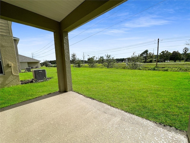 view of yard with a patio area