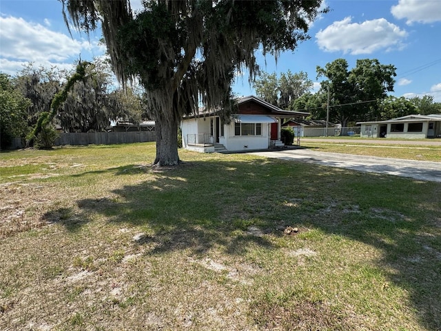 view of front of house with a front lawn