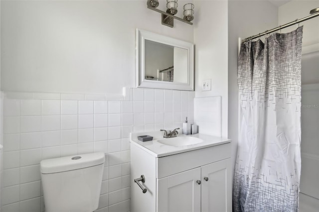 bathroom featuring a shower with curtain, vanity, toilet, and tile walls