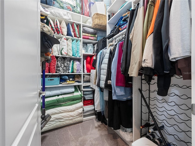 walk in closet featuring carpet