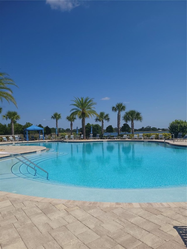 view of swimming pool