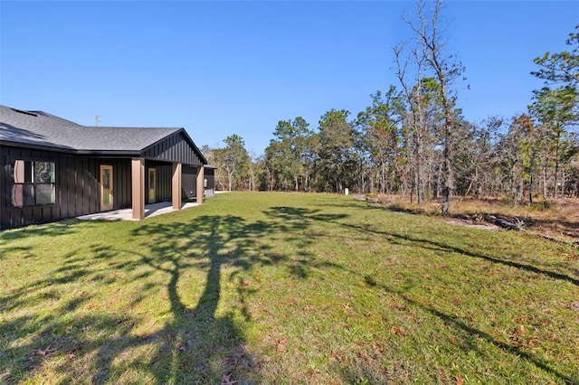 view of yard featuring a patio