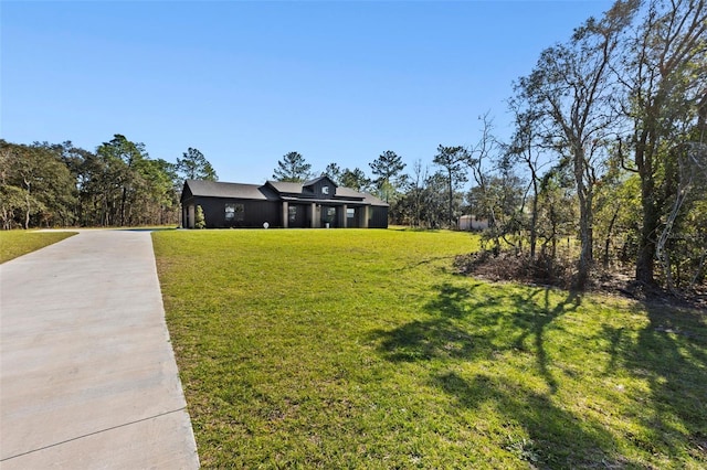 view of front facade with a front lawn