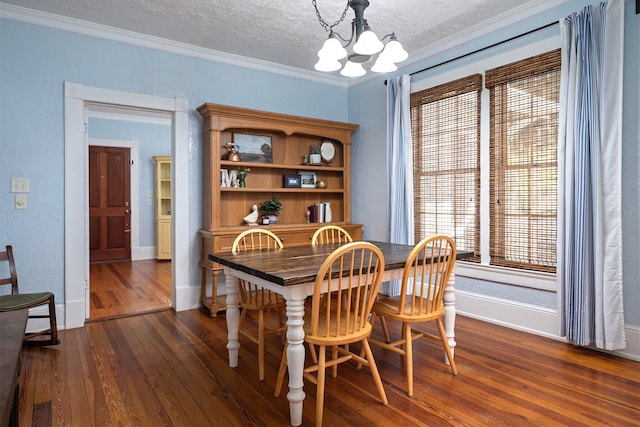 dining area featuring a chandelier, ornamental molding, dark hardwood / wood-style floors, and a textured ceiling