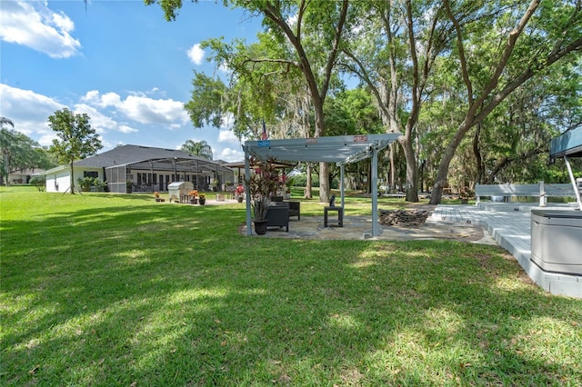 view of yard with a pergola