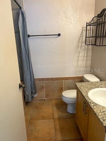 bathroom with vanity, toilet, and a shower with shower curtain