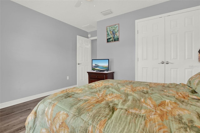 bedroom with a closet, wood-type flooring, and ceiling fan