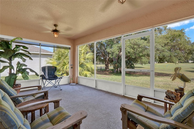 sunroom with ceiling fan