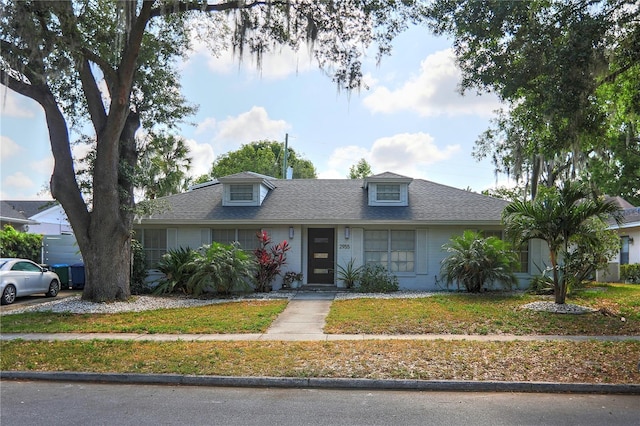 view of front of property with a front lawn