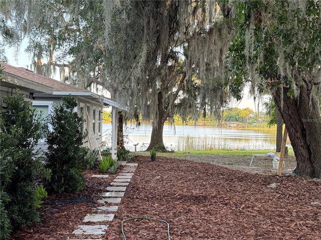 view of yard featuring a water view