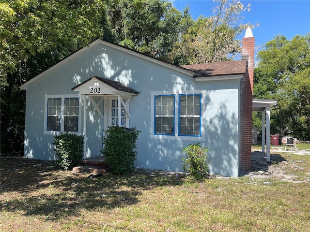 bungalow-style house featuring a front yard