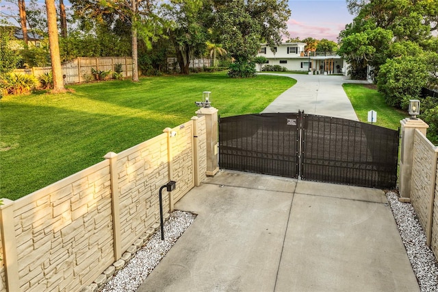 exterior space featuring a lawn