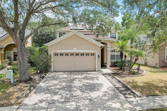 view of front facade featuring a garage