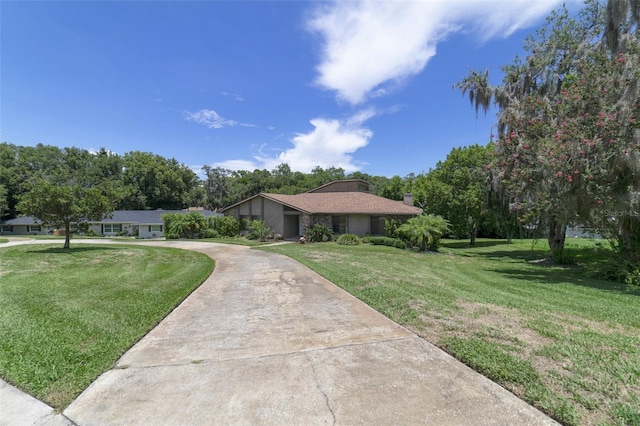 view of front facade featuring a front yard