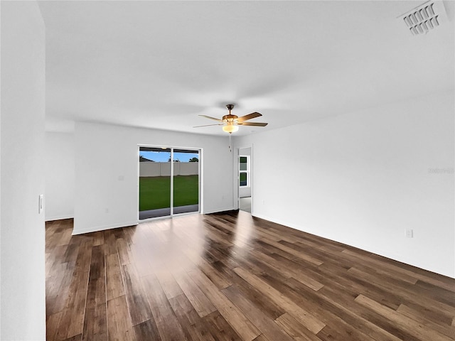 unfurnished room with dark wood-type flooring and ceiling fan