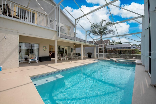 view of pool featuring an outdoor living space, glass enclosure, an in ground hot tub, and a patio