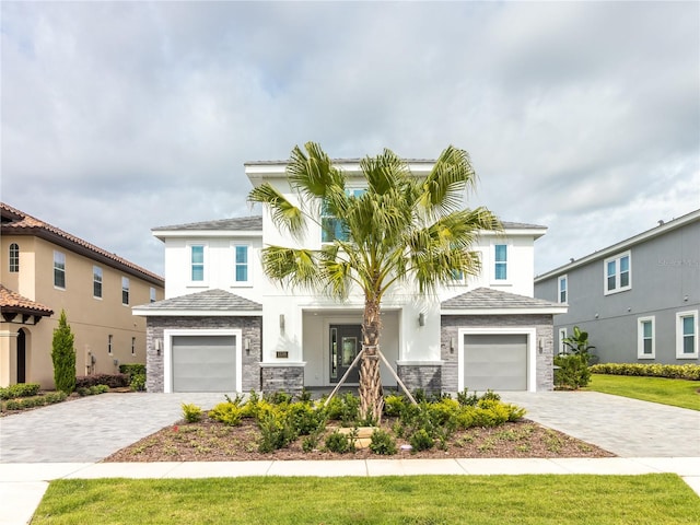 view of front facade featuring a front yard and a garage