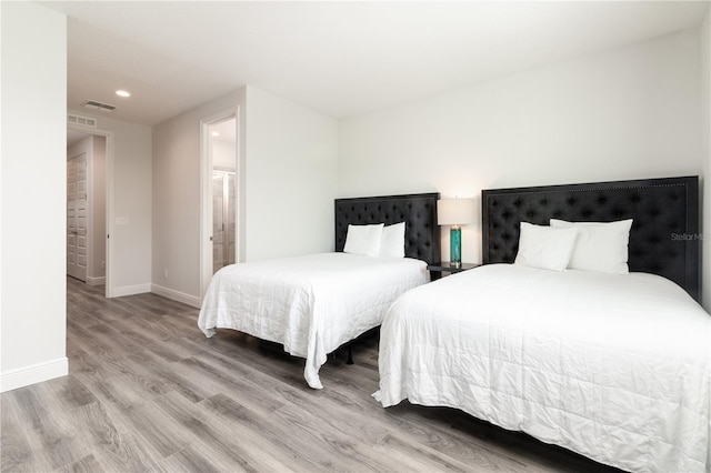 bedroom featuring recessed lighting, visible vents, light wood-style flooring, and baseboards