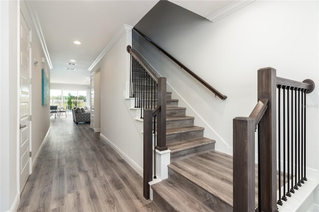 stairs featuring baseboards, recessed lighting, wood finished floors, and crown molding