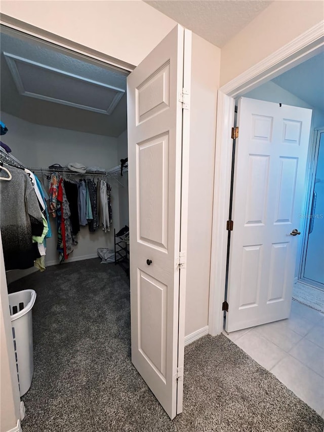 walk in closet with tile flooring