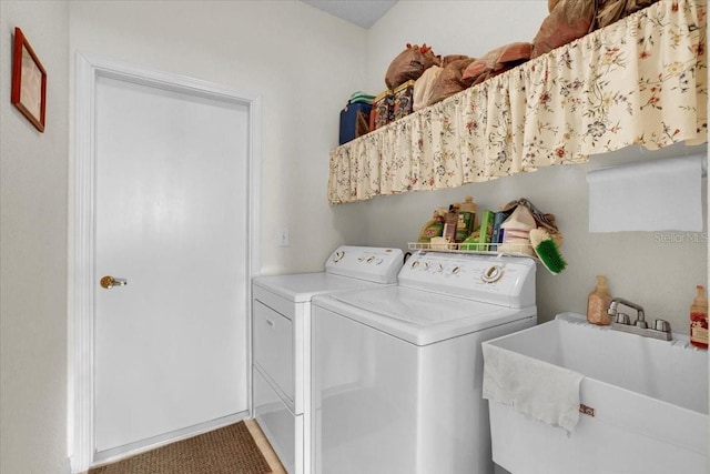 laundry room with sink, carpet flooring, and washer and clothes dryer