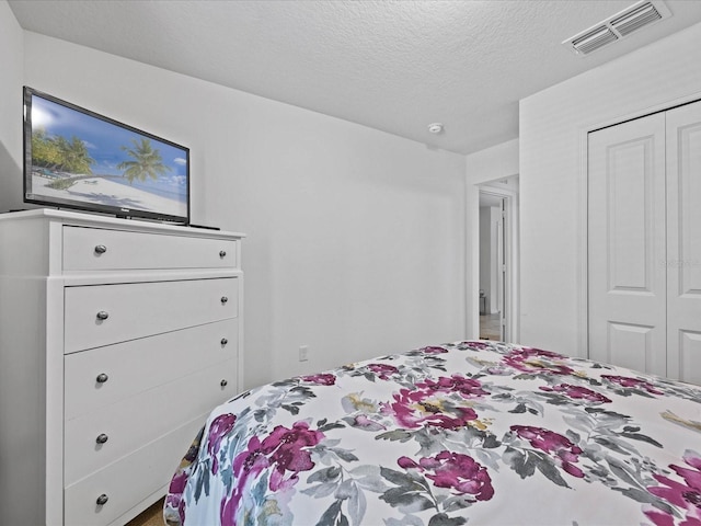 bedroom featuring a closet and a textured ceiling