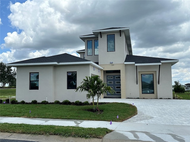 view of front of house featuring a front yard