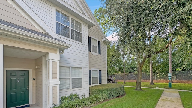 view of side of property featuring a lawn