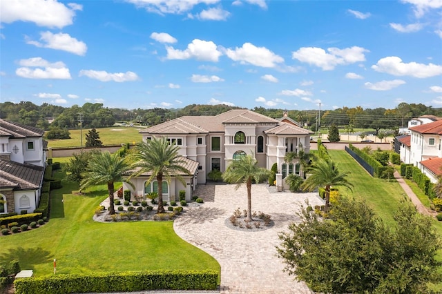 view of front of house featuring a front yard