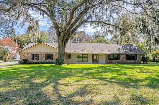 ranch-style house featuring a front lawn