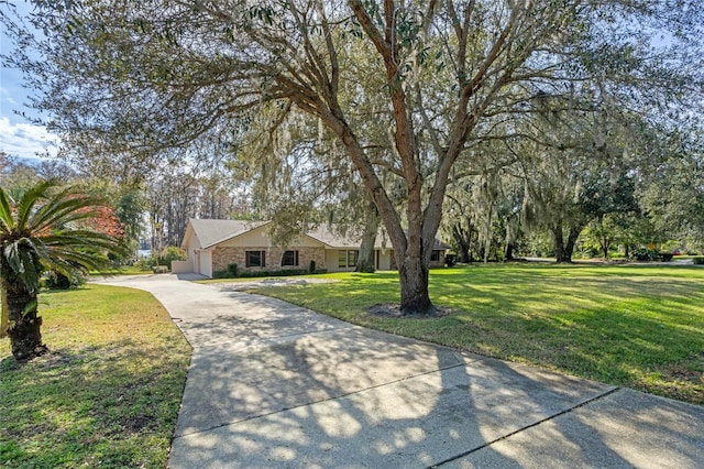 single story home featuring a front yard