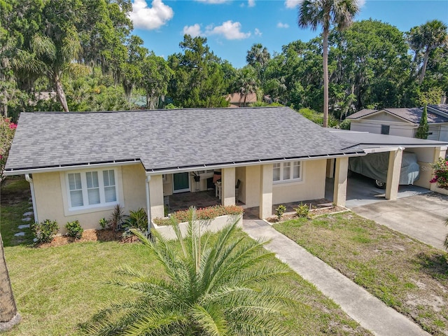 view of front of home with a front lawn and a carport