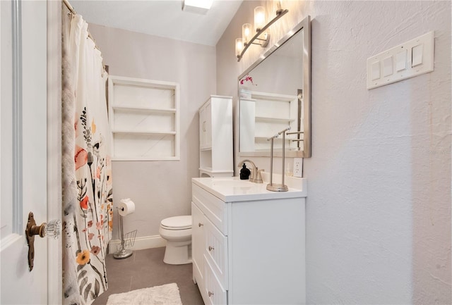 bathroom with curtained shower, baseboards, toilet, and vanity