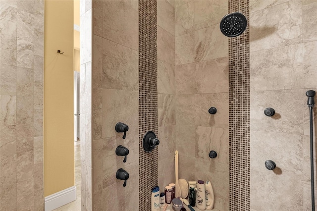 bathroom featuring tiled shower