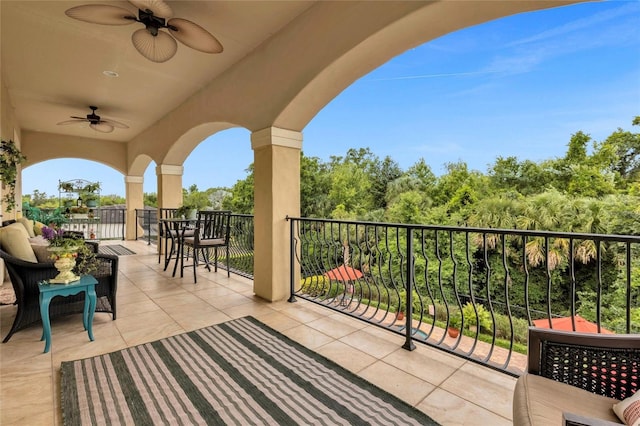 balcony featuring ceiling fan