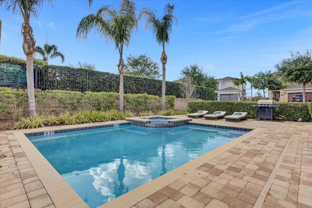 view of pool with an in ground hot tub and a patio area